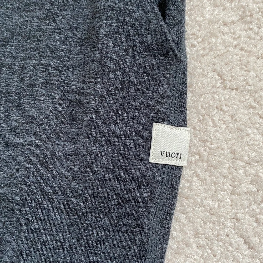 Vuori Women’s Dark Gray Jogger Sweatpants with Contrast Drawstring - Picture 6 of 13